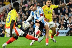 雷速体育电脑版官网下载-足球比赛中，哥伦比亚队不败战胜对手