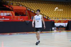 雷速体育比分官网直播-包含山东男篮在比赛中表现出稳定的外线投篮，取得胜利的词条