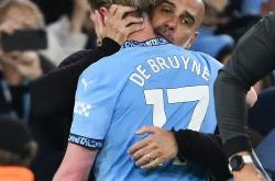 雷速体育app-曼城留憾告别，裁判漏判导致战败