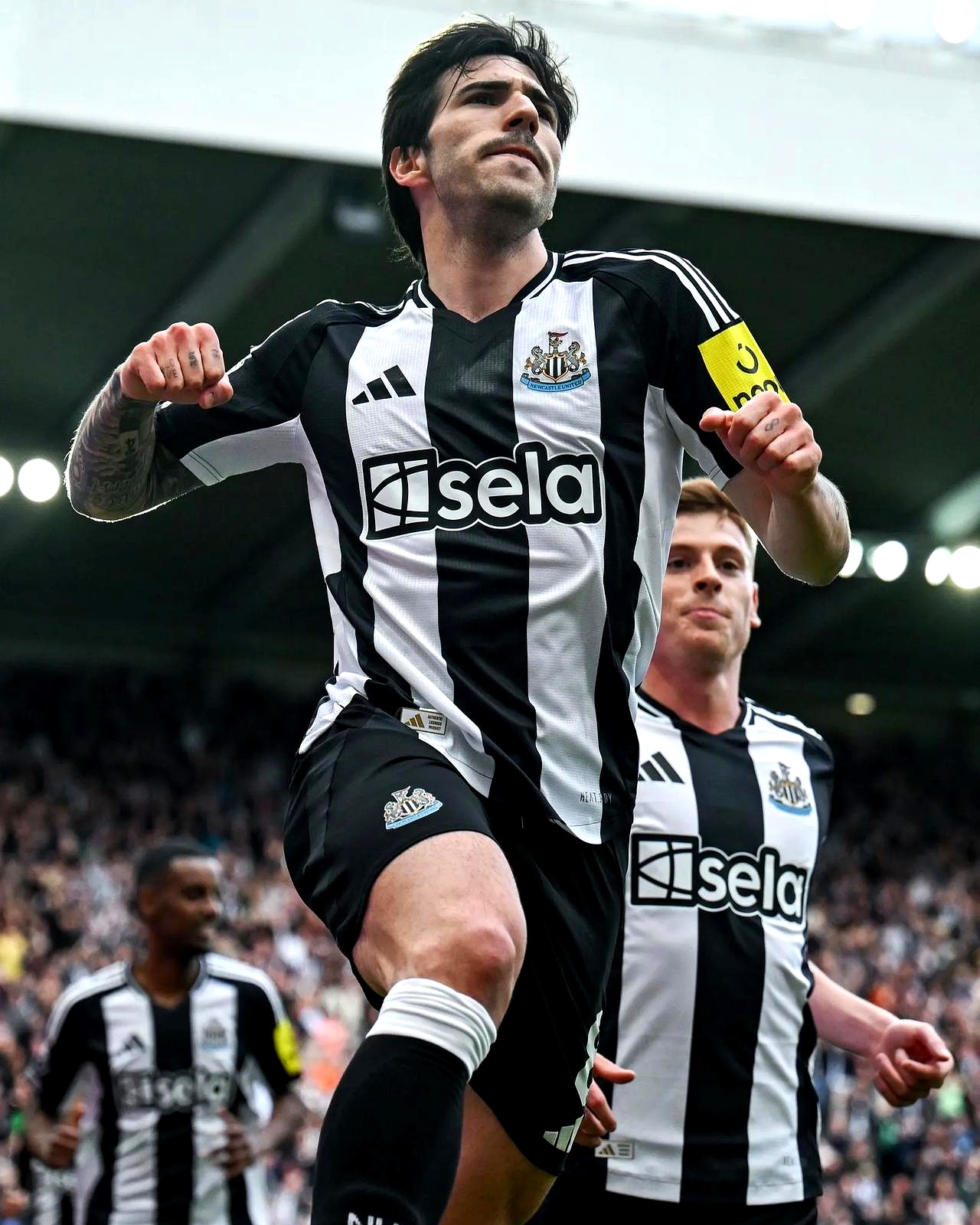 纽卡斯尔取胜晋级,英超球队杯赛进程提速 纽卡斯尔取胜晋级,英超球队杯赛进程提速