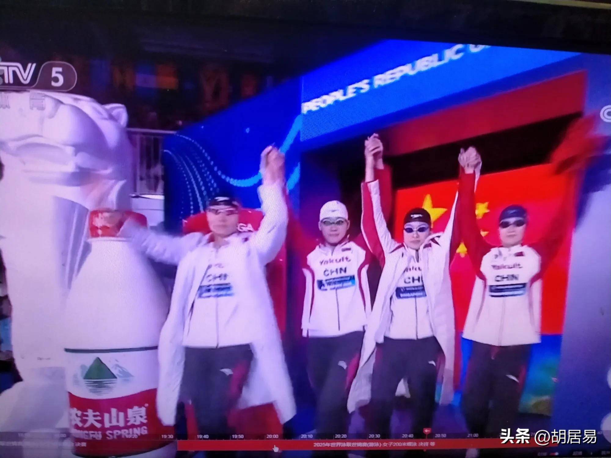 迎接挑战,女足选手奋勇拼搏的简单介绍 迎接挑战,女足选手奋勇拼搏的简单介绍