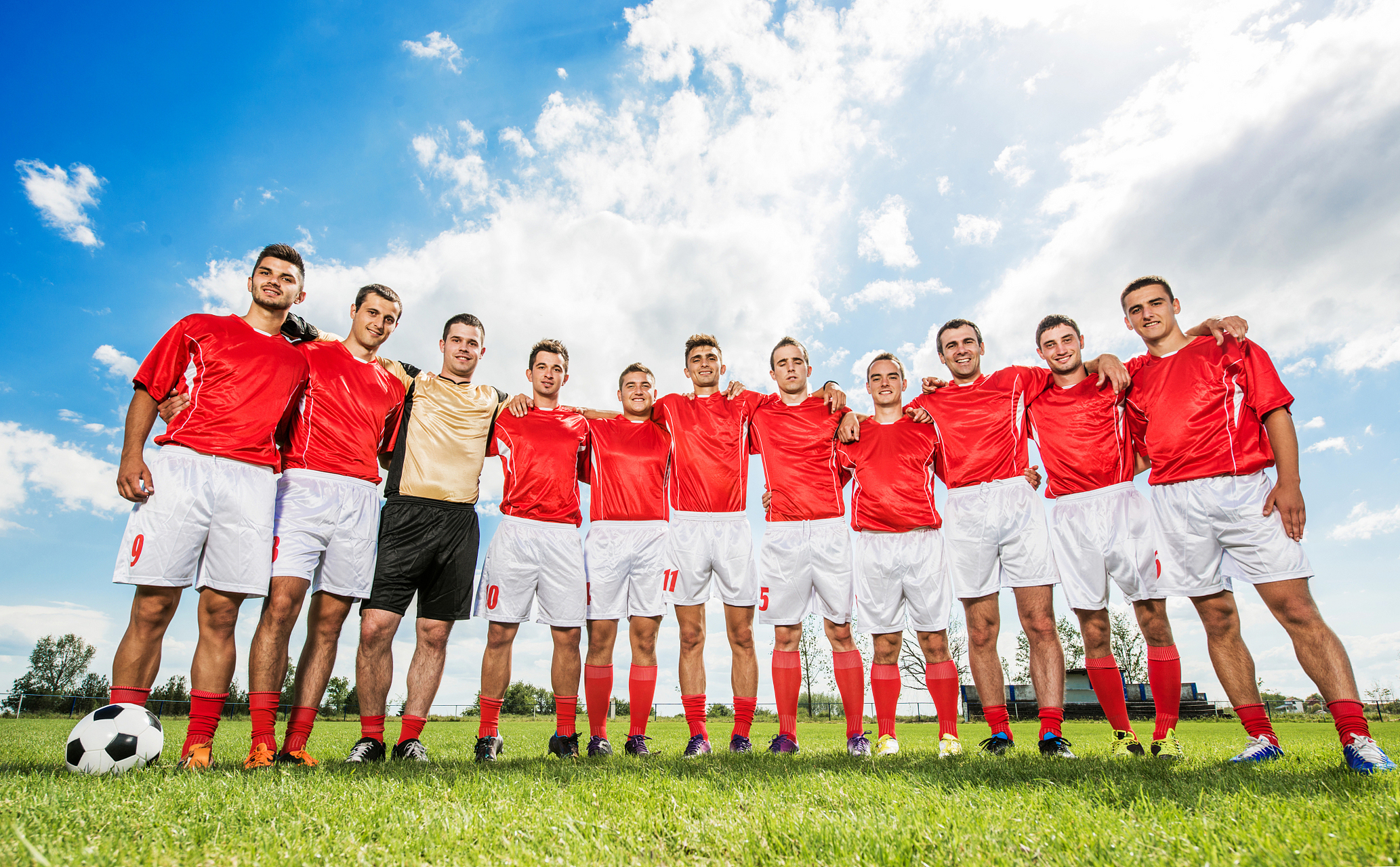 顶尖足球比赛中的运动员实力激发热情的简单介绍 顶尖足球比赛中的运动员实力激发热情的简单介绍