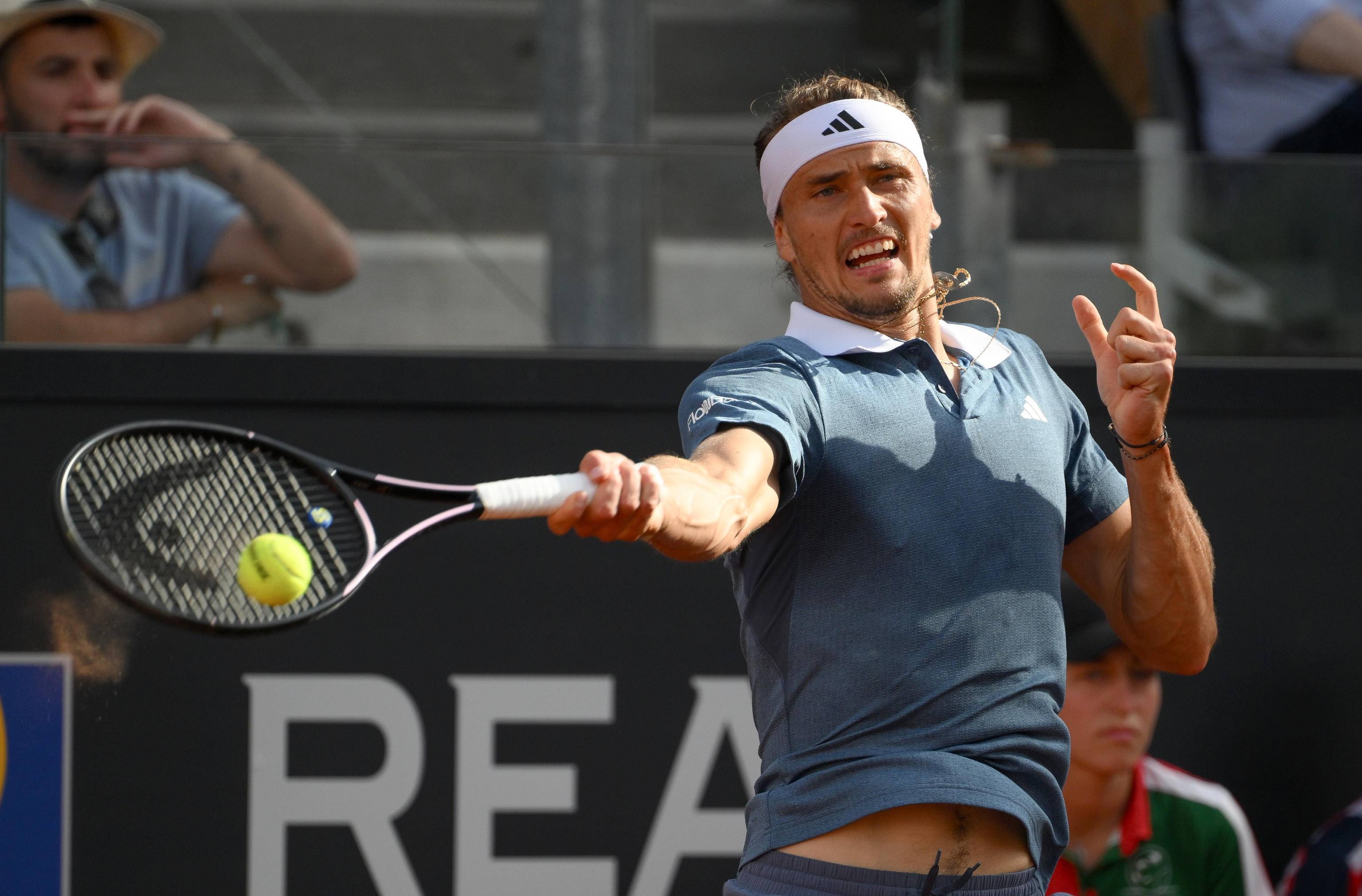 欧洲网球队绝杀法国网球队,兹维列夫打破历史纪录的简单介绍 欧洲网球队绝杀法国网球队,兹维列夫打破历史纪录的简单介绍